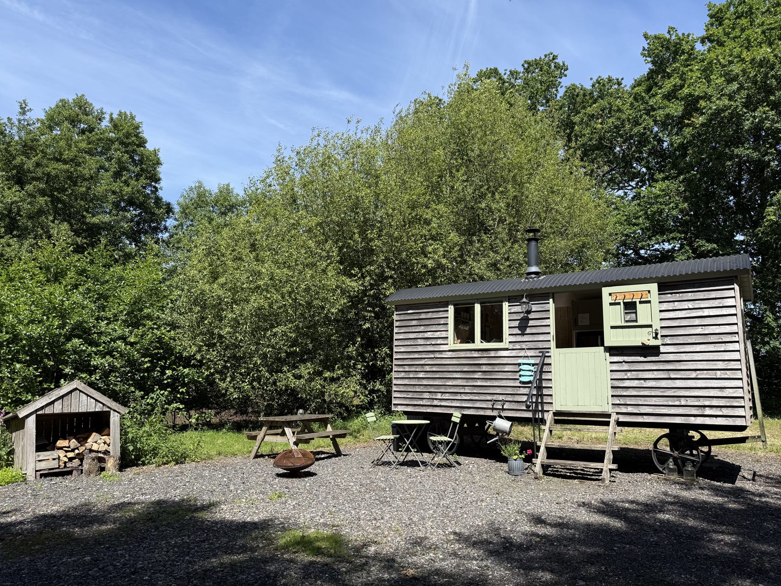 Esmeralda - Shepherd's Hut - image 1