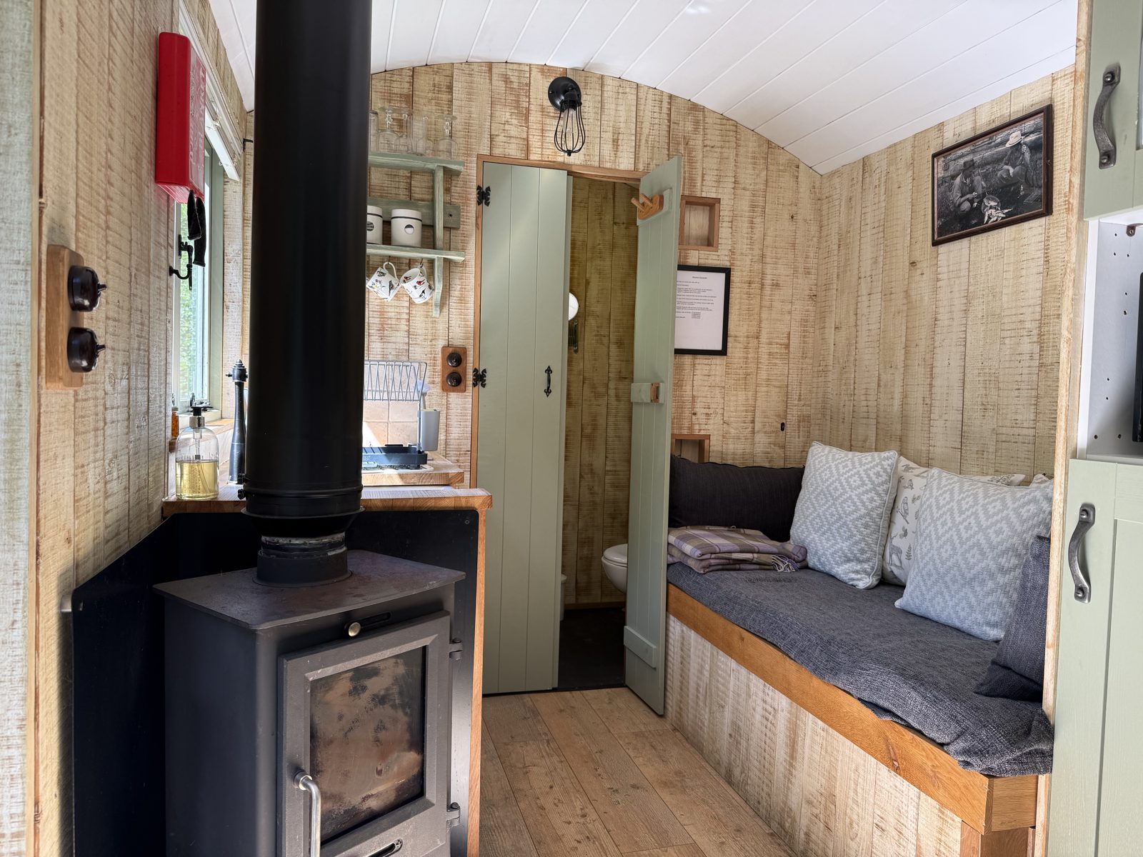 Esmeralda - Shepherd's Hut - image 2