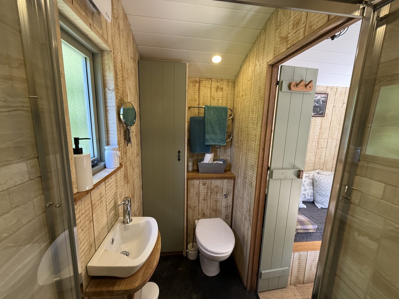 Esmeralda - Shepherd's Hut - image 4